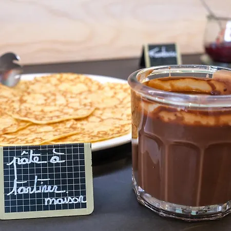 Hotel Greet En Beaujolais A6 3*