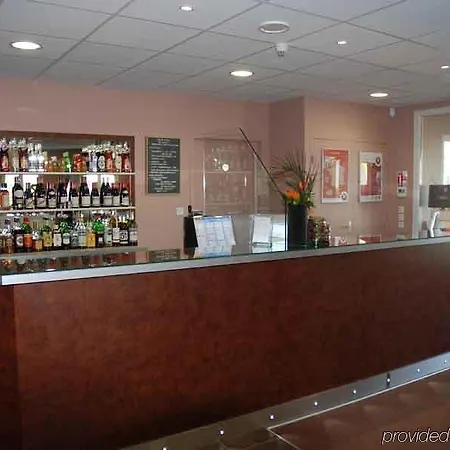 Greet En Beaujolais A6 فندق 3*